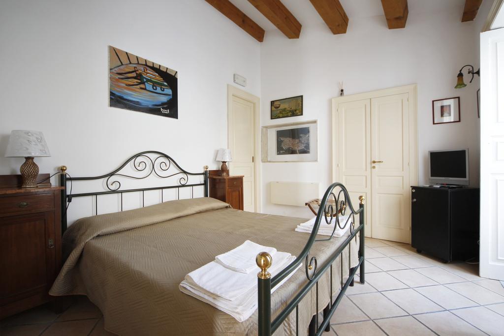 Ortigia Camere Con Vista Da Giulio B&B Syracuse Exterior photo