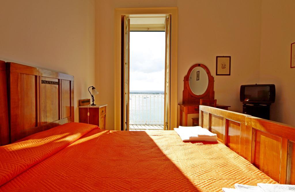 Ortigia Camere Con Vista Da Giulio B&B Syracuse Exterior photo