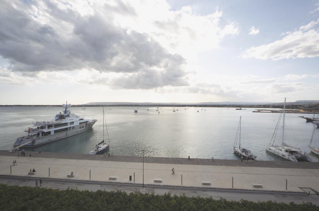 Ortigia Camere Con Vista Da Giulio B&B Syracuse Exterior photo