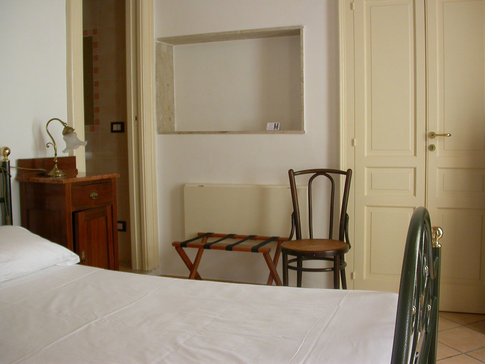 Ortigia Camere Con Vista Da Giulio B&B Syracuse Exterior photo
