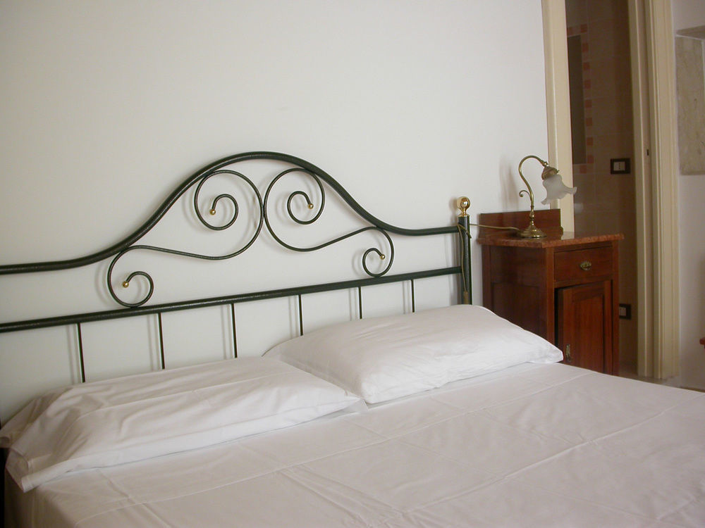 Ortigia Camere Con Vista Da Giulio B&B Syracuse Exterior photo