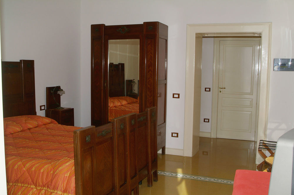Ortigia Camere Con Vista Da Giulio B&B Syracuse Exterior photo
