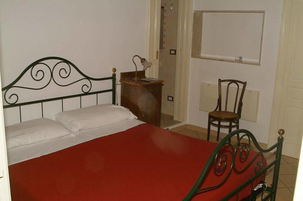 Ortigia Camere Con Vista Da Giulio B&B Syracuse Exterior photo