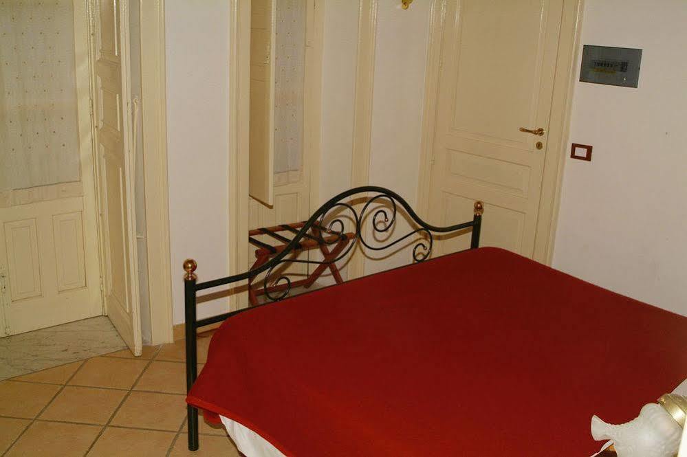 Ortigia Camere Con Vista Da Giulio B&B Syracuse Exterior photo
